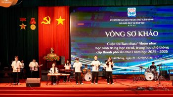 Các thành viên Midnight Melody cháy hết mình trên sân khấu